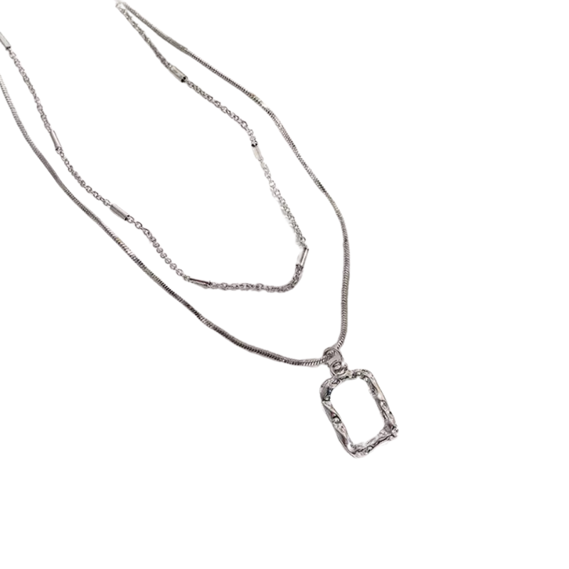 Charlie Necklace in Silver Color