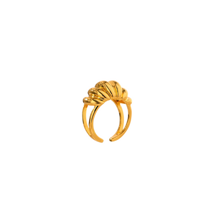 Croissant Ring in Gold